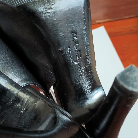 Salvatore Ferragamo black shoes - Picture 6 of 7